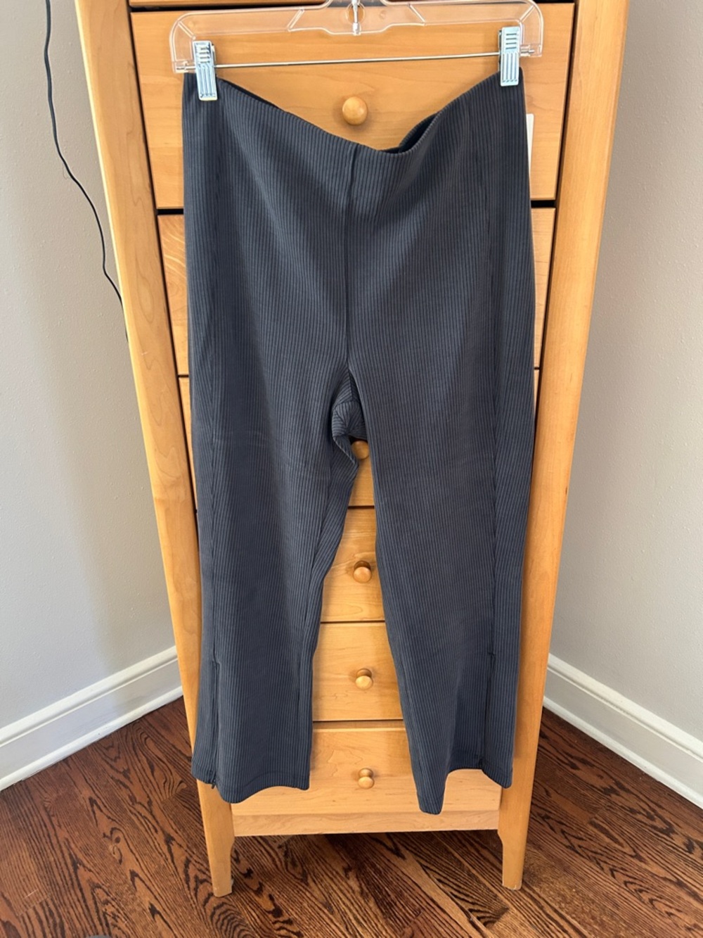 Lulu Lemon Ribbed Sofstreme Zip-Leg HR Crop, 25”, Size 10, NWT